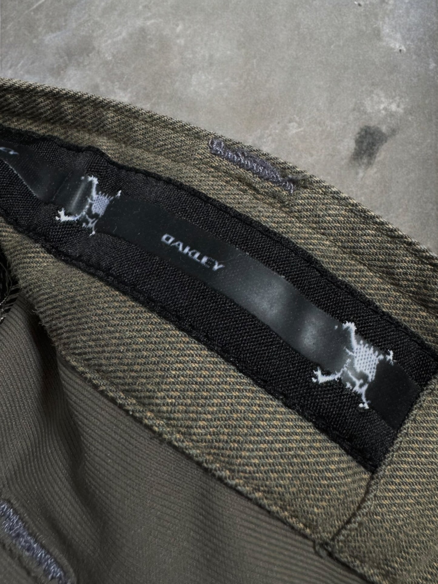 Vintage 2000's Oakley archival technical cargo pants (L)