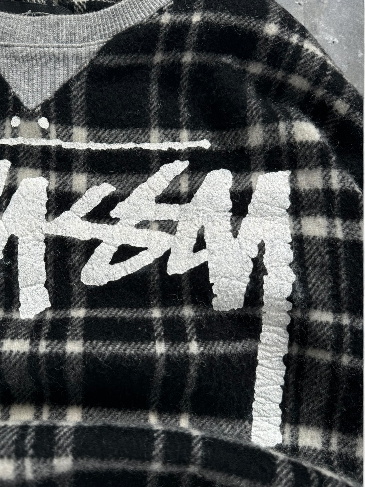 Vintage 2000's grey white and black Stussy tartan plaid jumper (S)