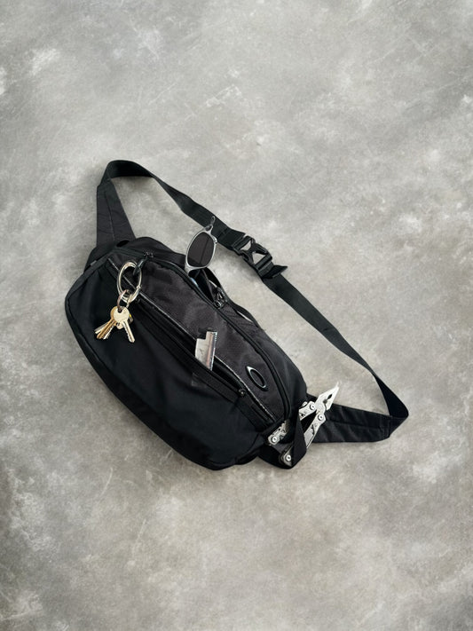Vintage black Oakley technical sling bag / waist bag