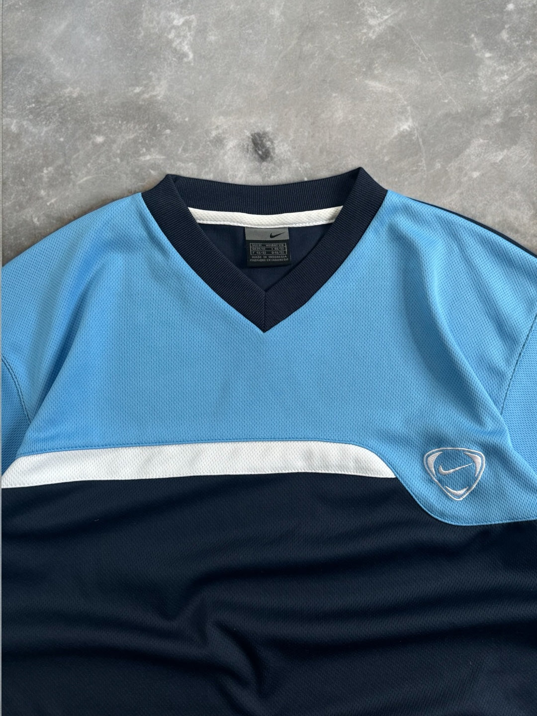 Vintage 2000's blue Nike T90 two tone technical panelled t shirt (M)