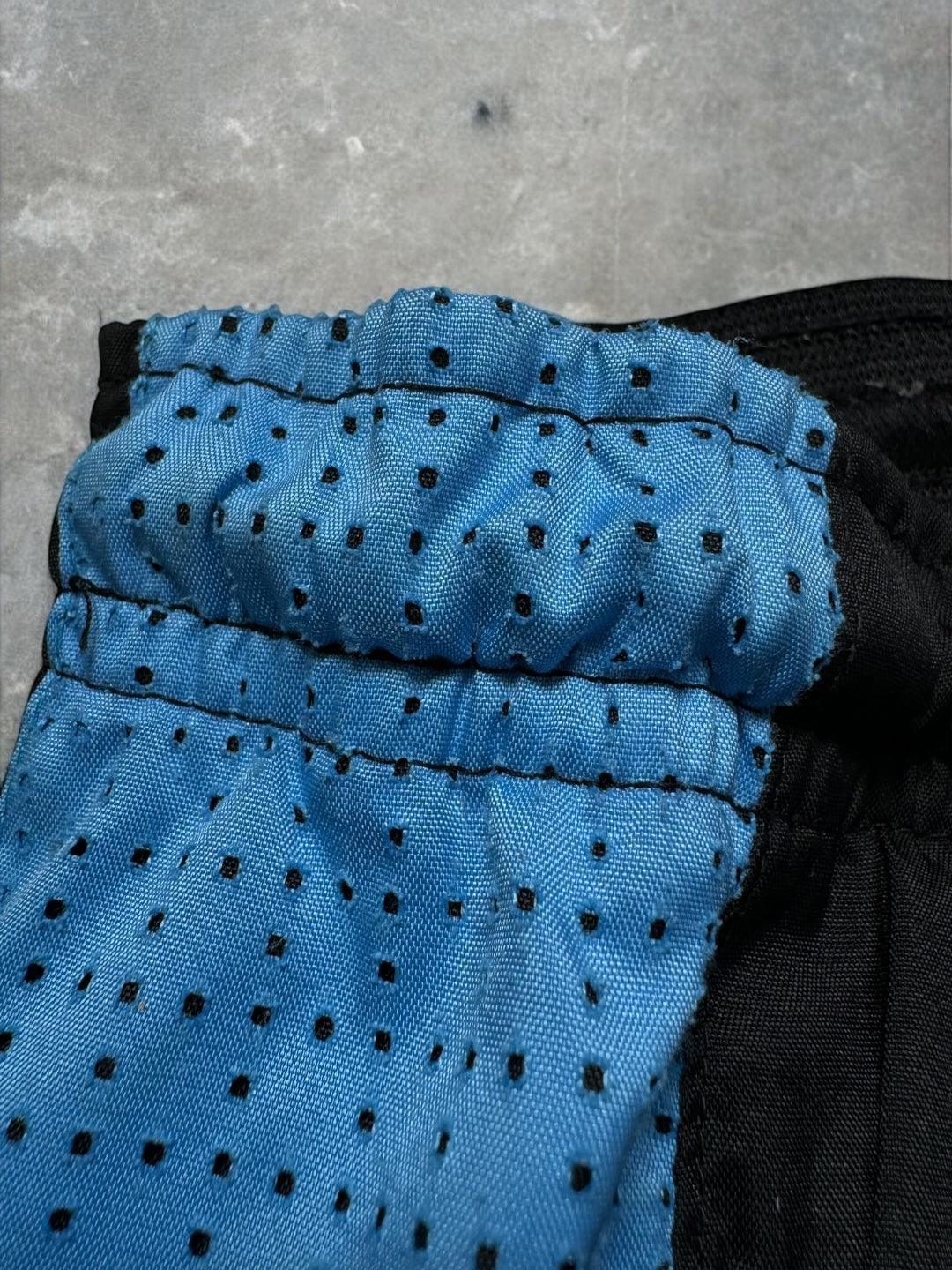 Vintage 2000's black and blue Nike Aston Villa football joggers/track pants (M)