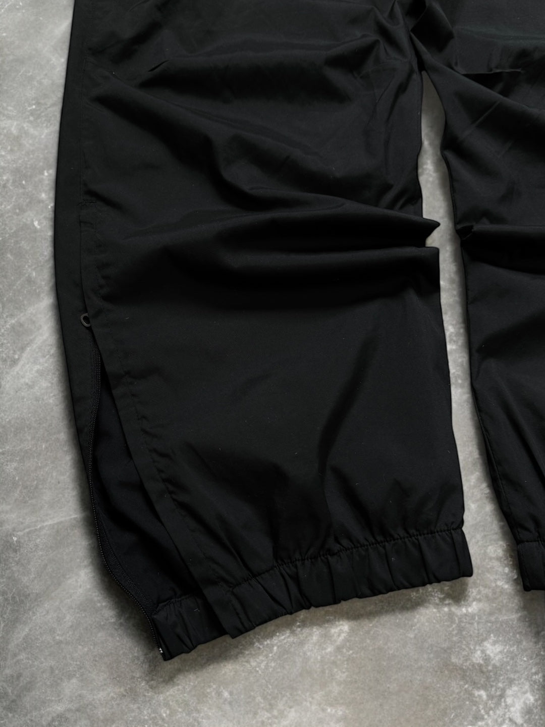 Vintage 2000's black and blue Nike Aston Villa football joggers/track pants (M)