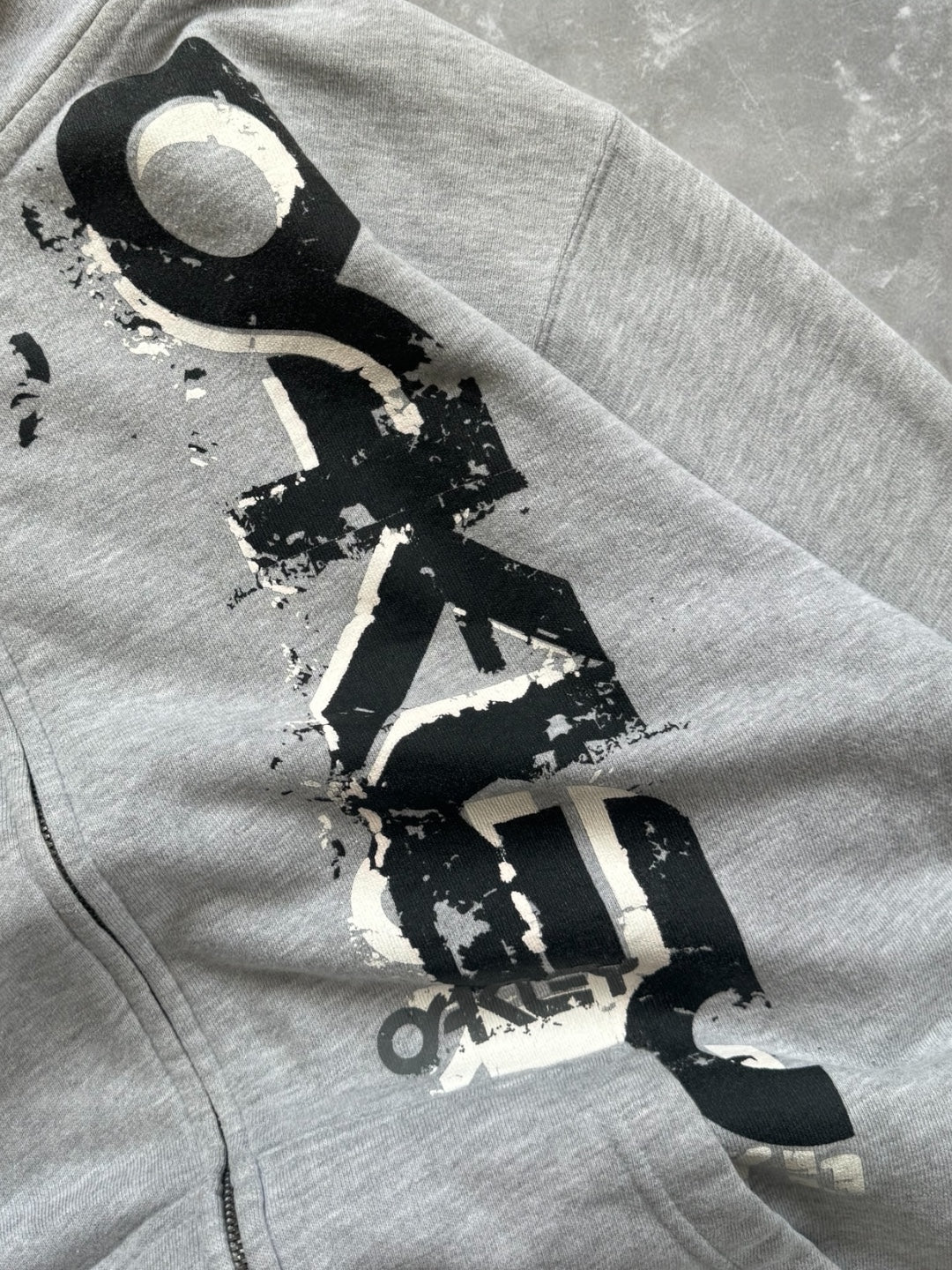 Vintage 2000's grey and black Oakley graphic print logo zip up hoodie (S)