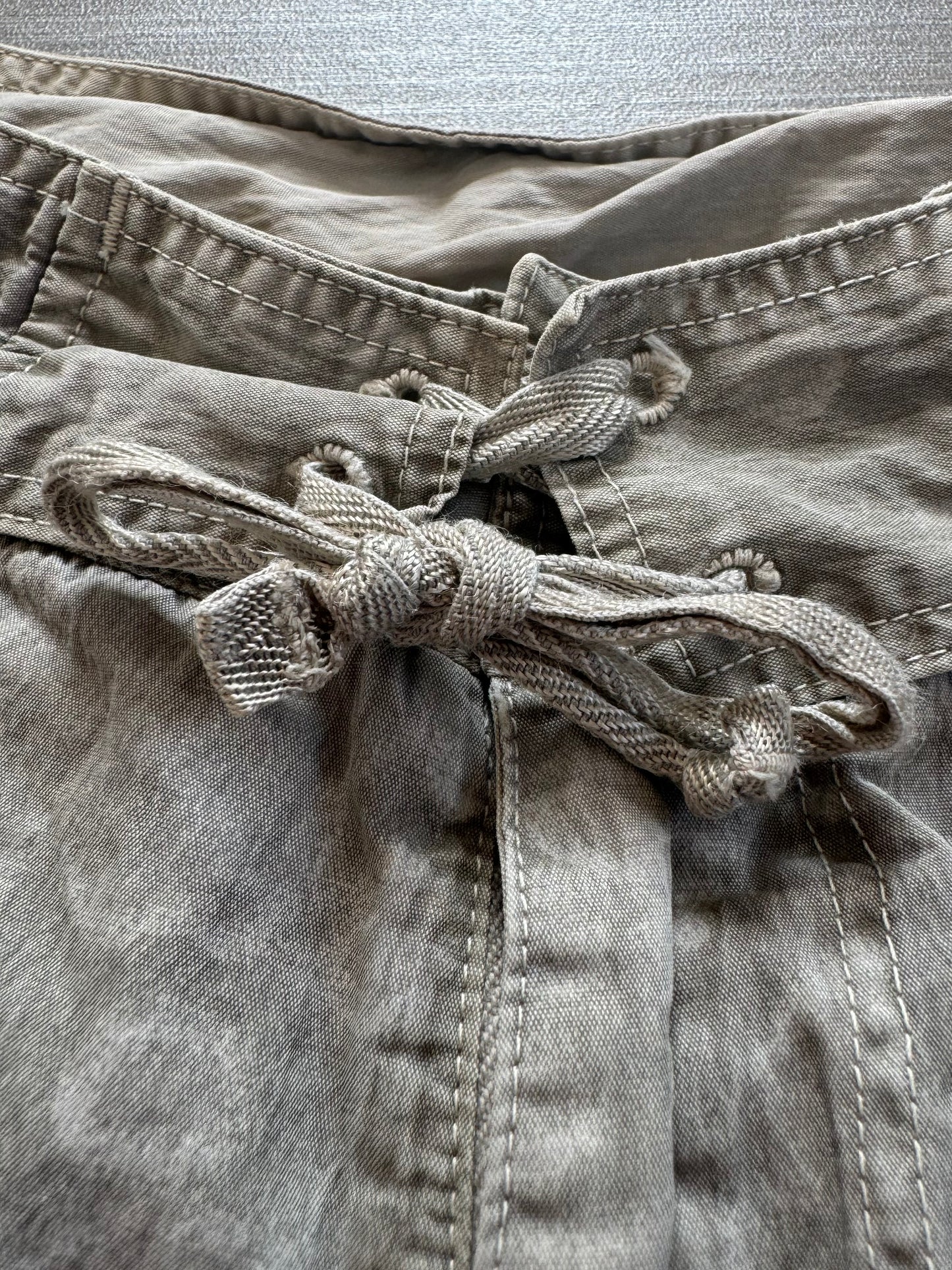 Vintage 90's cream / beige desert camo CP Company cargo shorts (M)