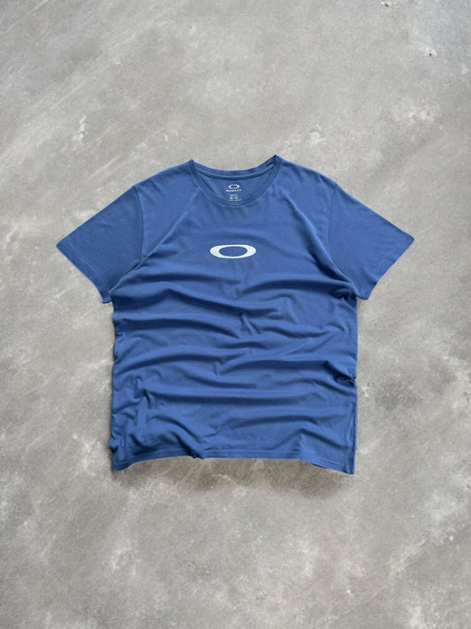 Vintage White and blue Oakley graphic print centre logo t shirt (XL)