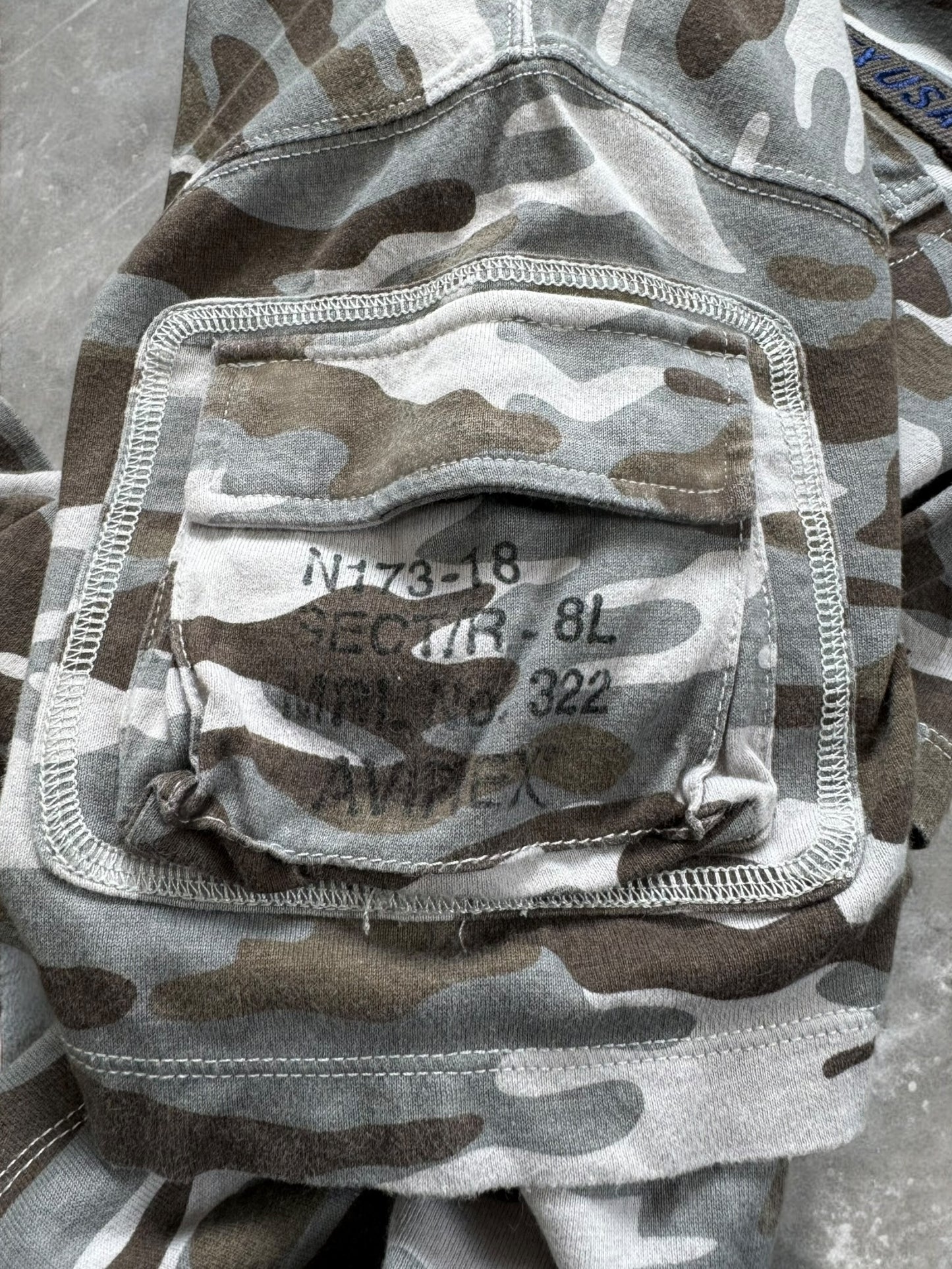 Vintage 90's camo Avirex technical t shirt (M)