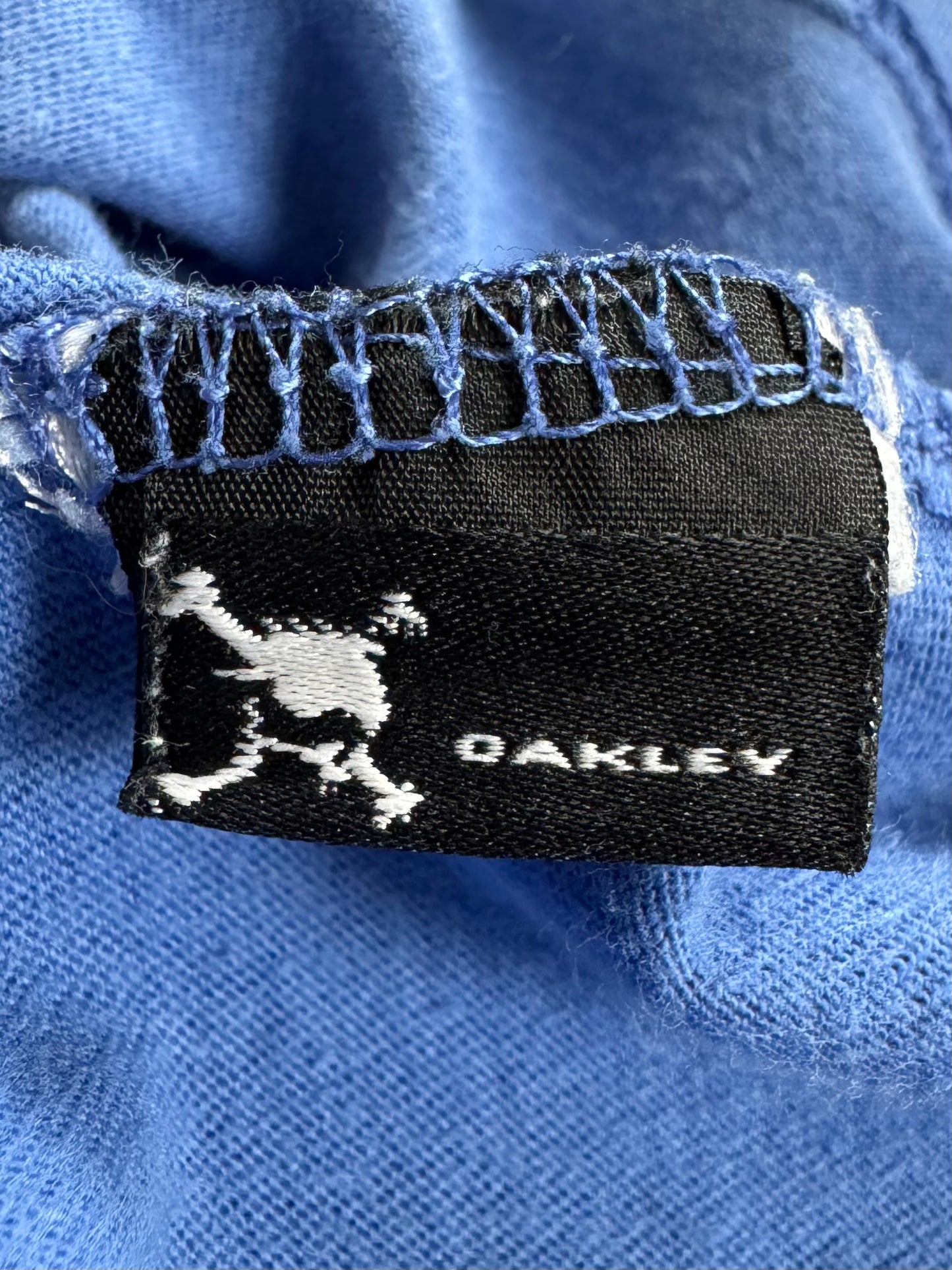 Vintage White and blue Oakley graphic print centre logo t shirt (XL)