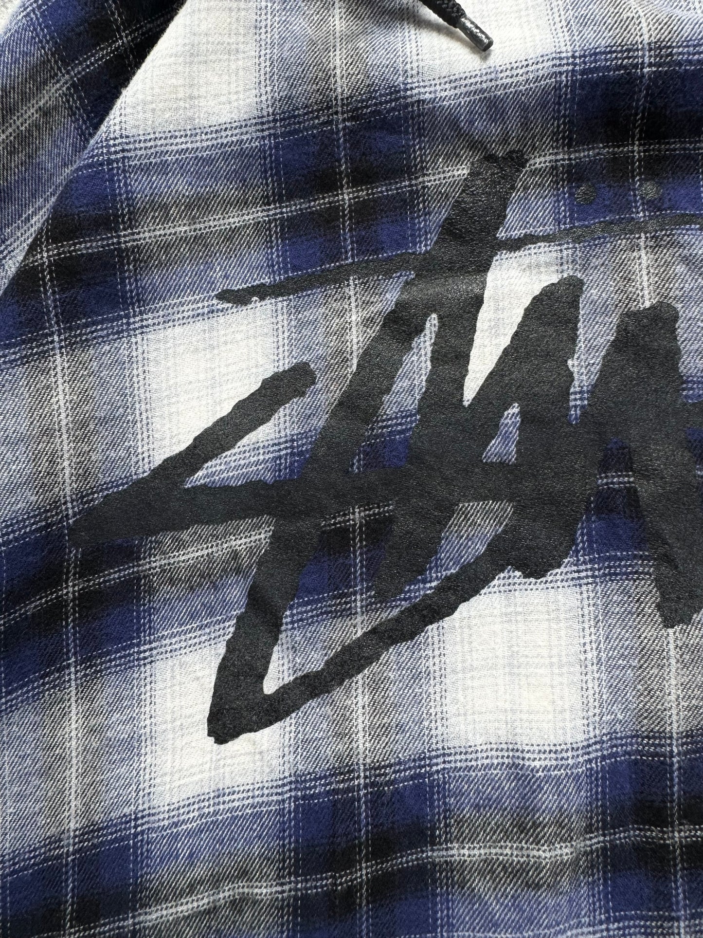 Vintage navy blue white and black Stussy spell out logo tartan / plaid hoodie (M)
