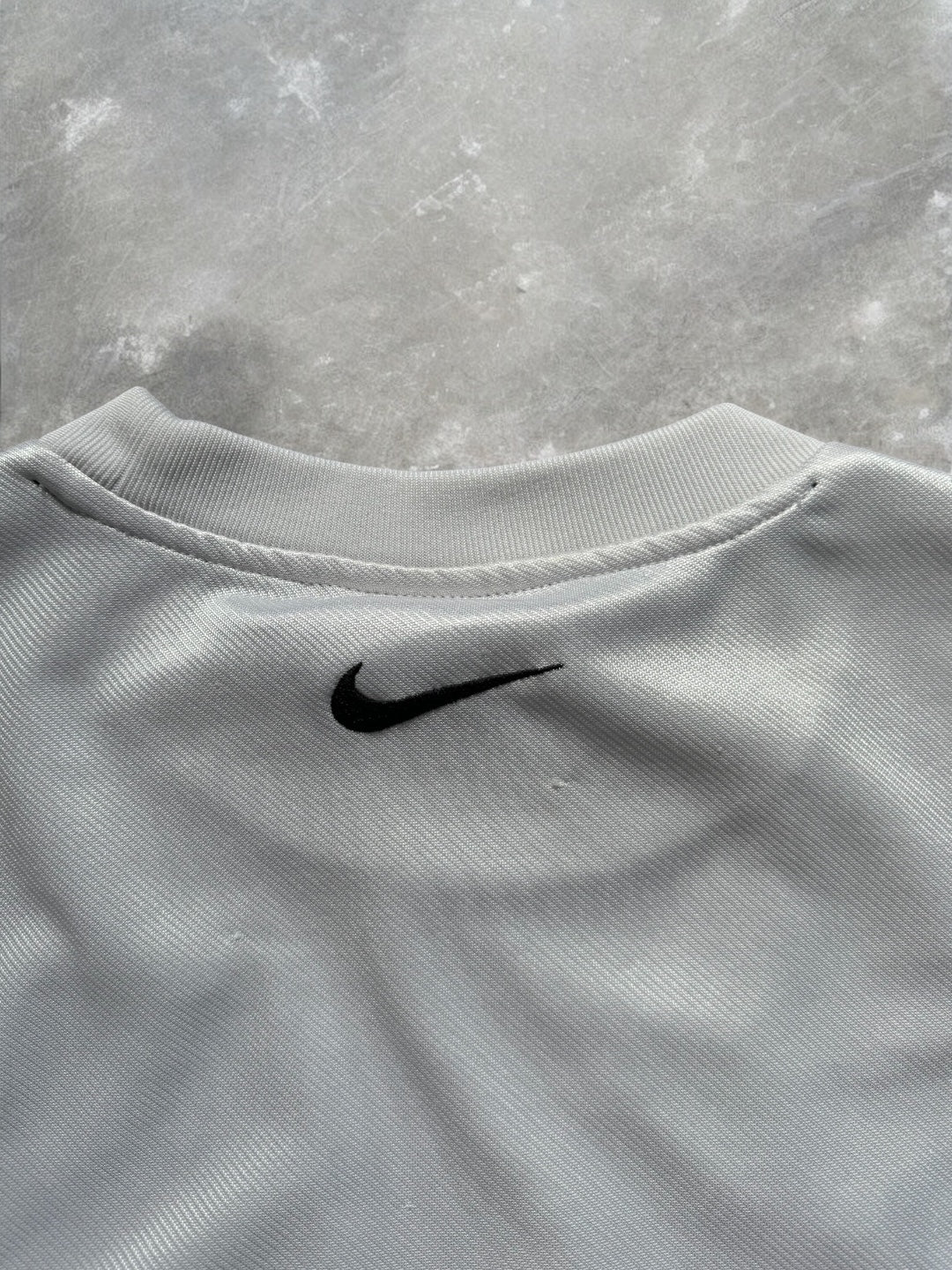 Vintage 2000's black and white Nike T90 crest logo two tone technical t shirt (M)