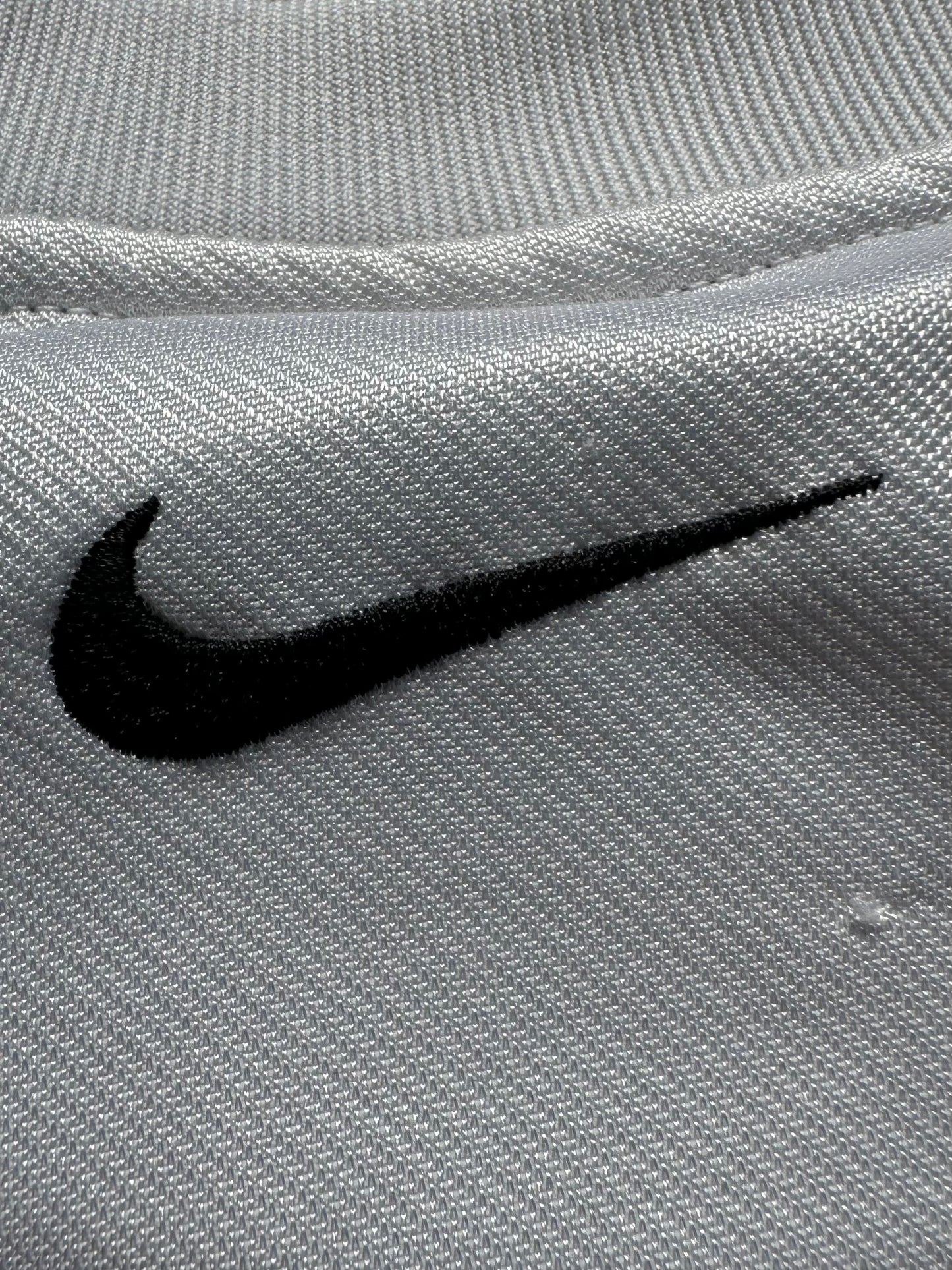 Vintage 2000's black and white Nike T90 crest logo two tone technical t shirt (M)