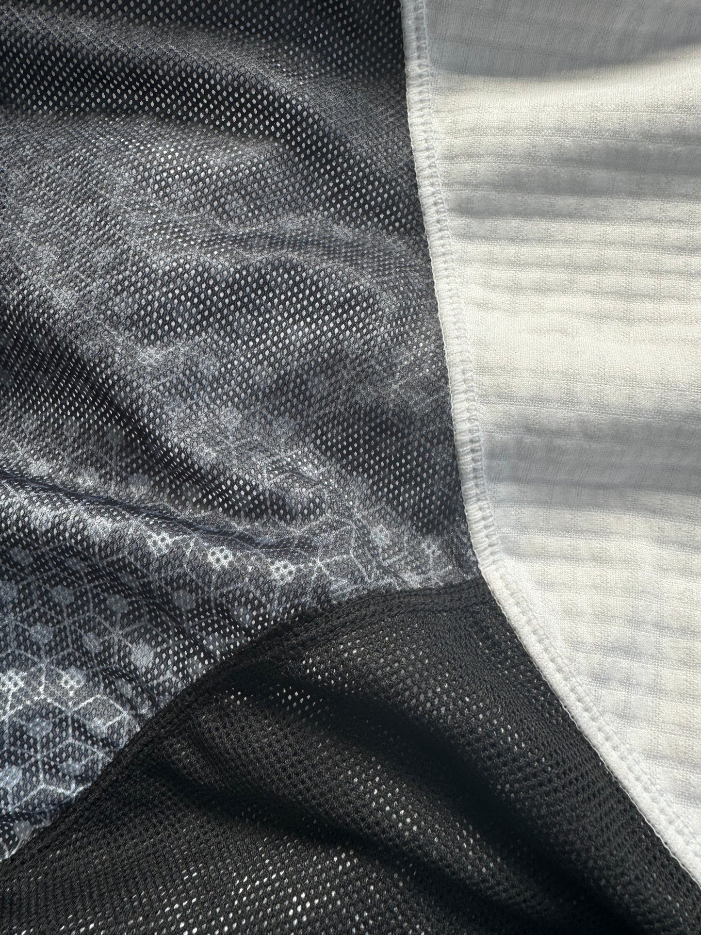 Vintage 2000's white and black Nike sphere react technical long sleeve t shirt (L)