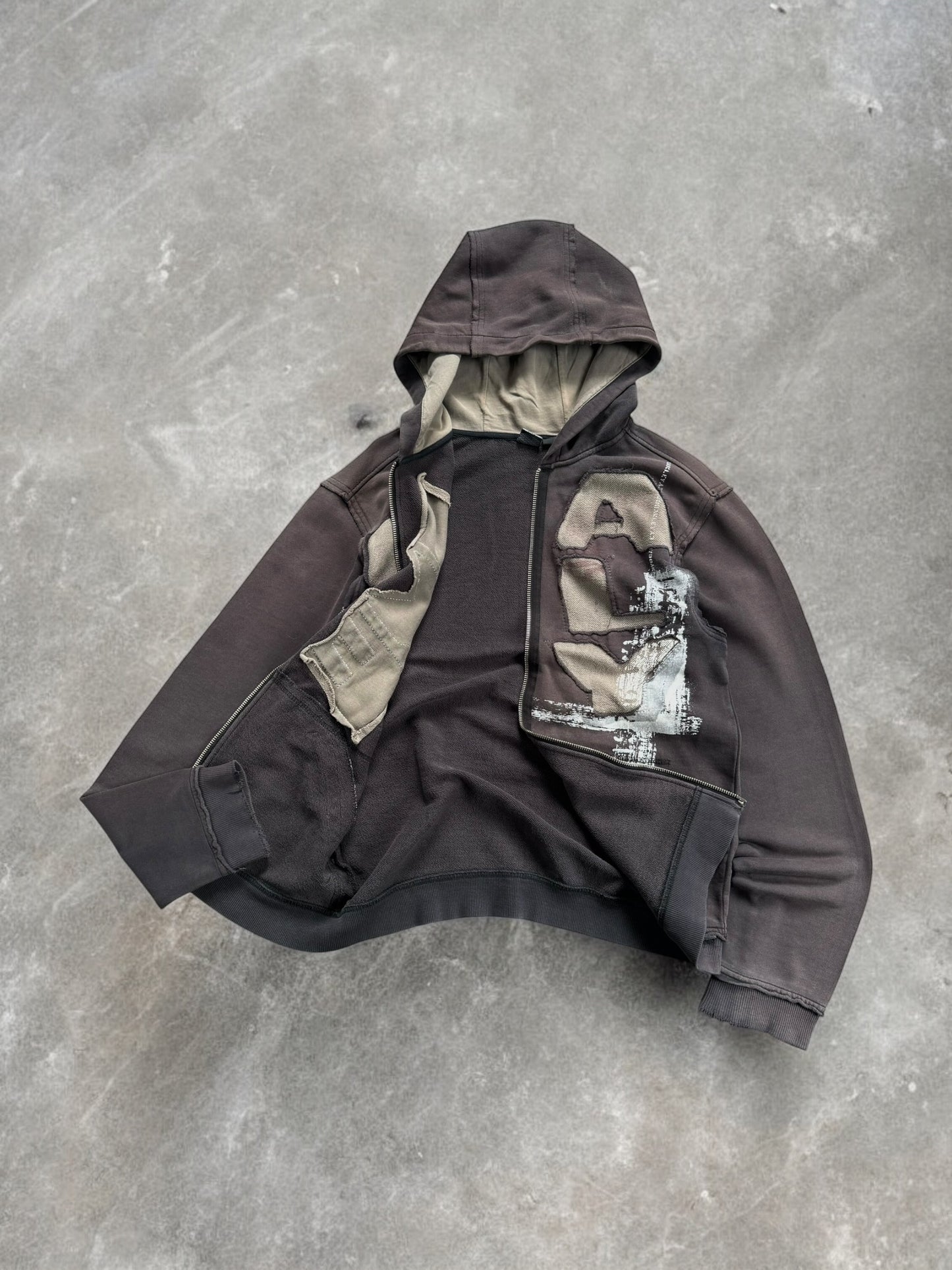 Vintage 2000's brown and beige distressed Oakley graphic print logo zip up hoodie (M)