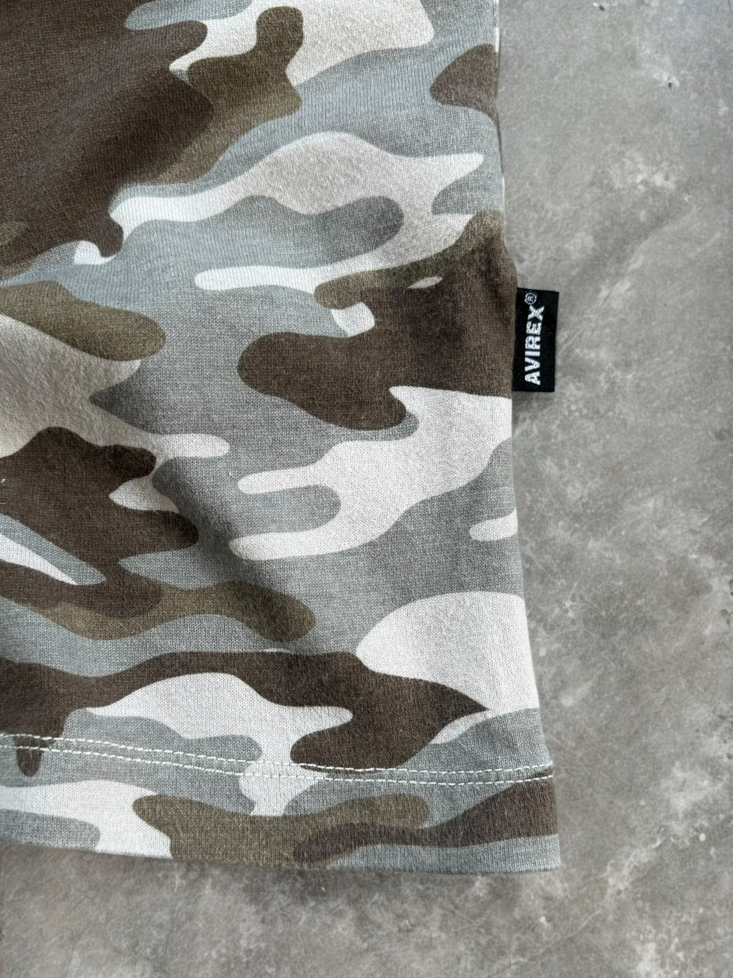 Vintage 90's camo Avirex technical t shirt (M)