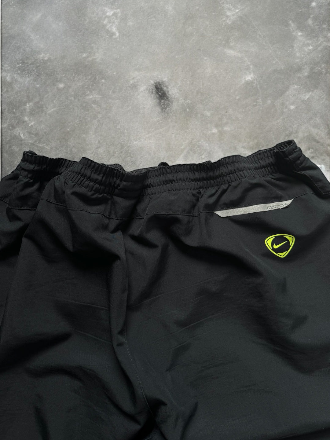 Vintage 2000's black Nike Celtic football joggers/track pants (XL)