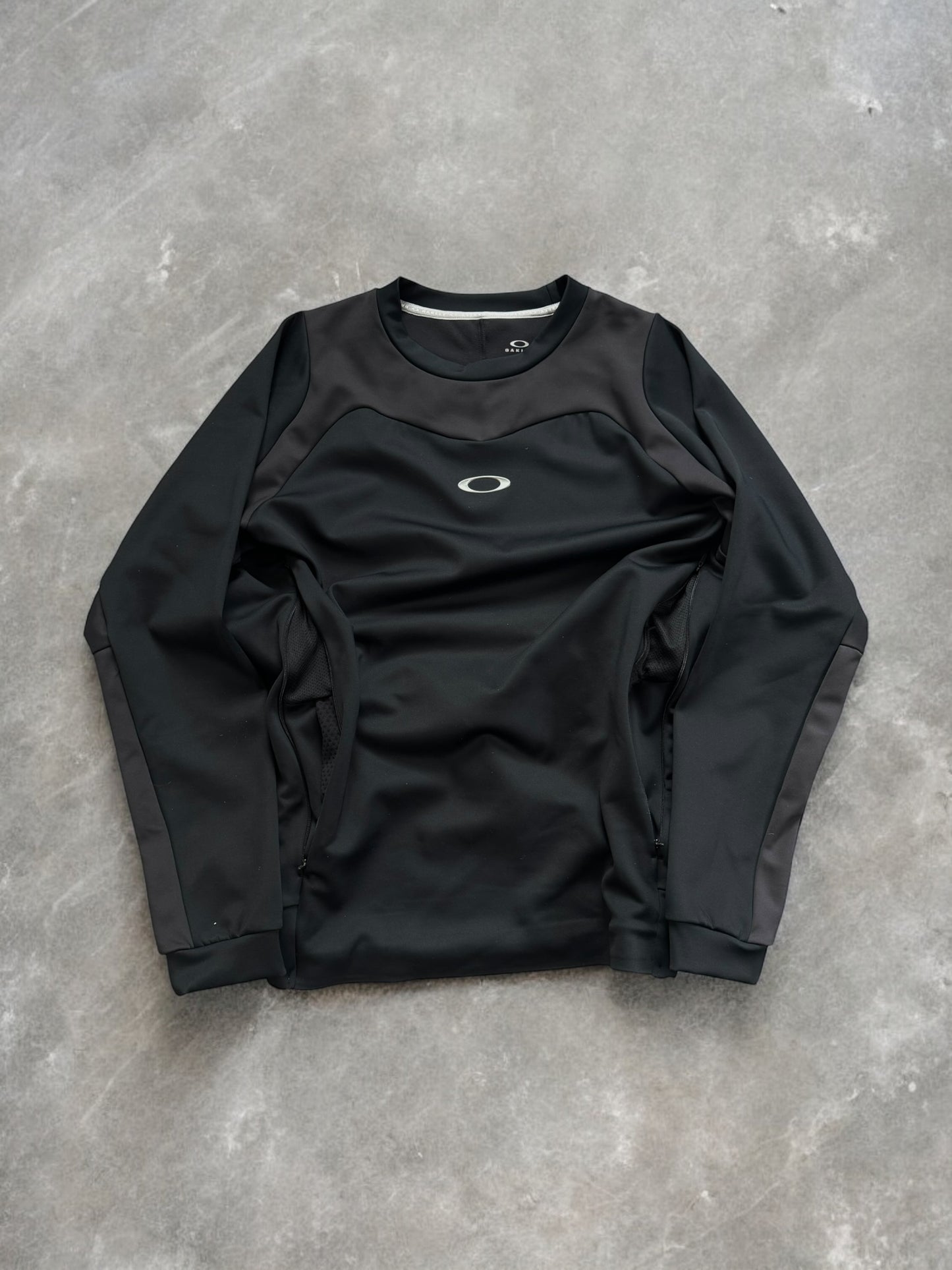 Oakley centre logo technical panelled jumper (L)