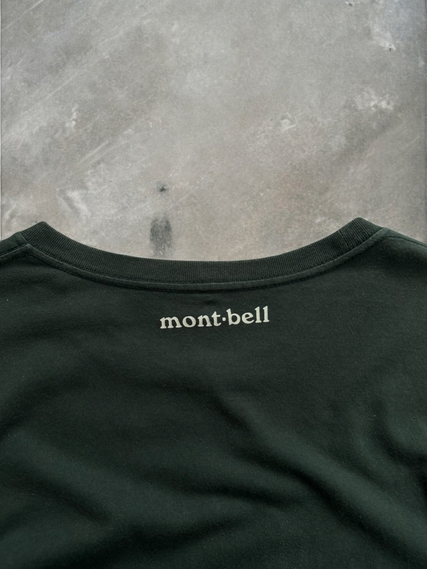 Vintage dark green and white Montbell graphic print centre logo t shirt (M)