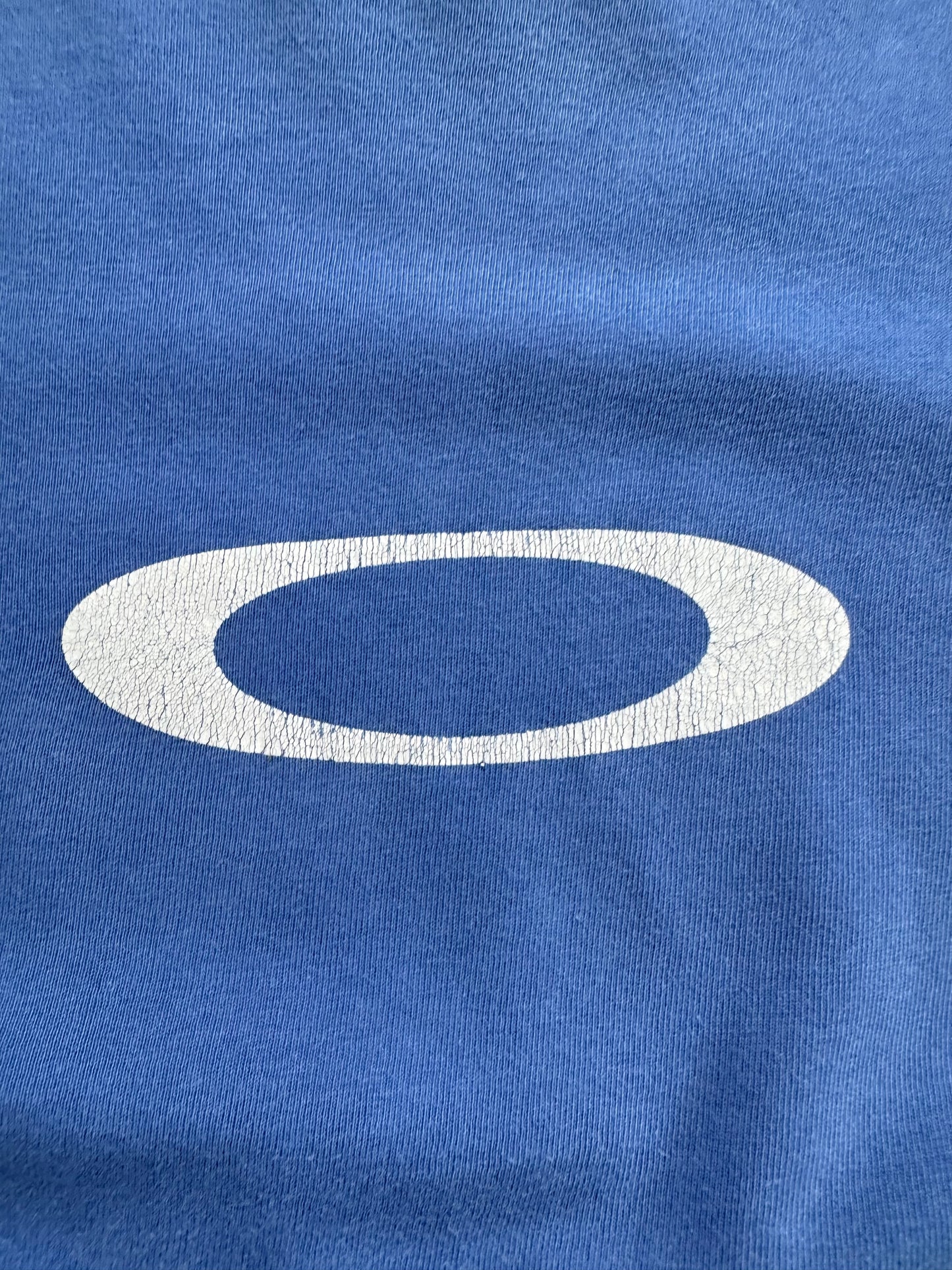 Vintage White and blue Oakley graphic print centre logo t shirt (XL)
