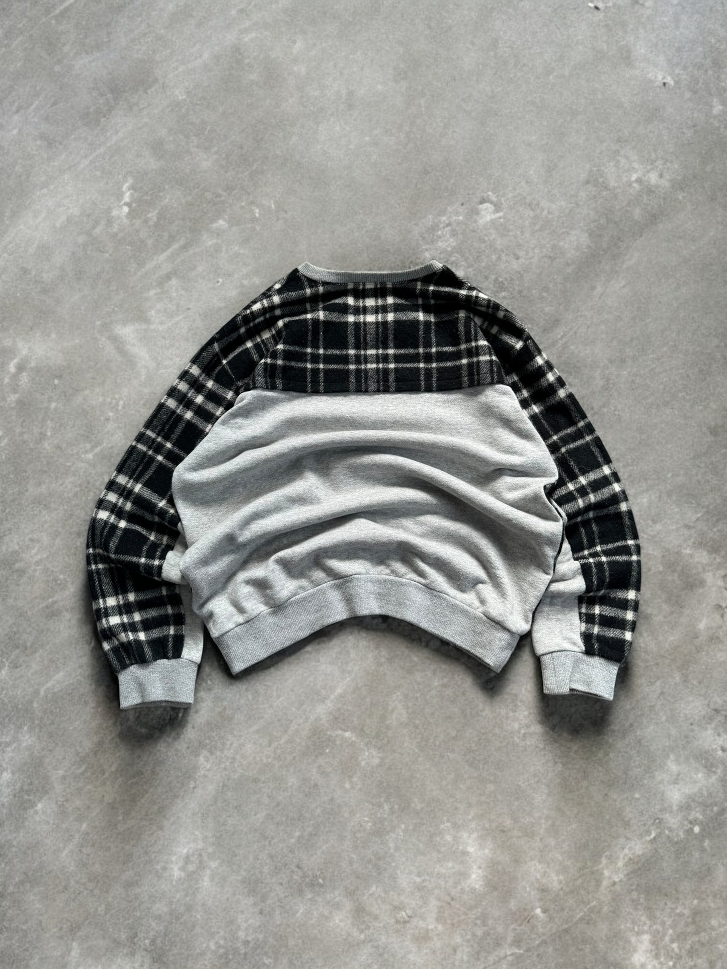Vintage 2000's grey white and black Stussy tartan plaid jumper (S)