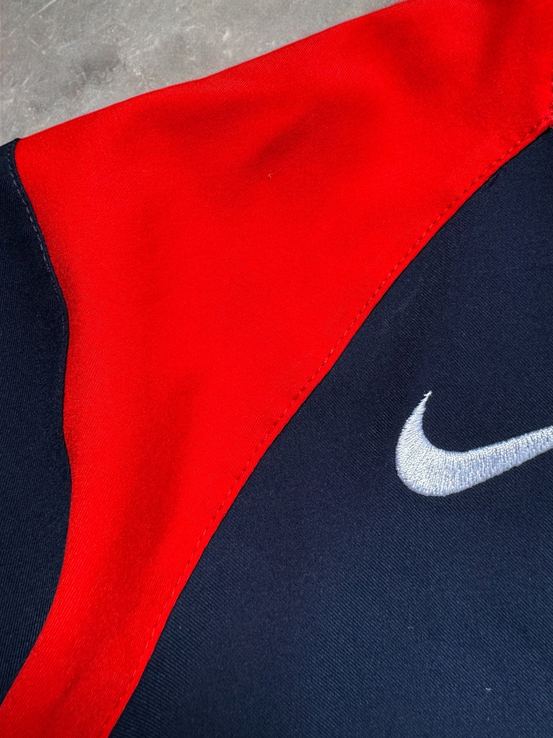 Vintage 2000's navy and red Nike T90 two tone panelled technical t shirt (L)
