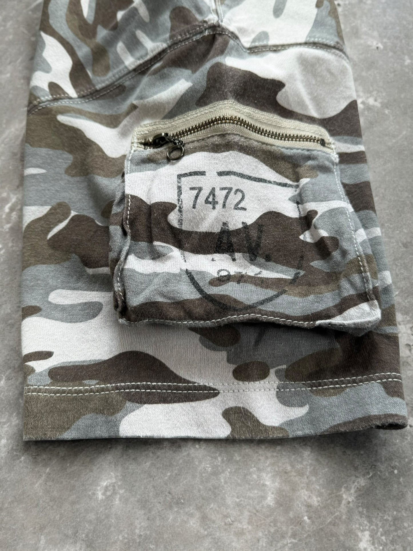 Vintage 90's camo Avirex technical t shirt (M)