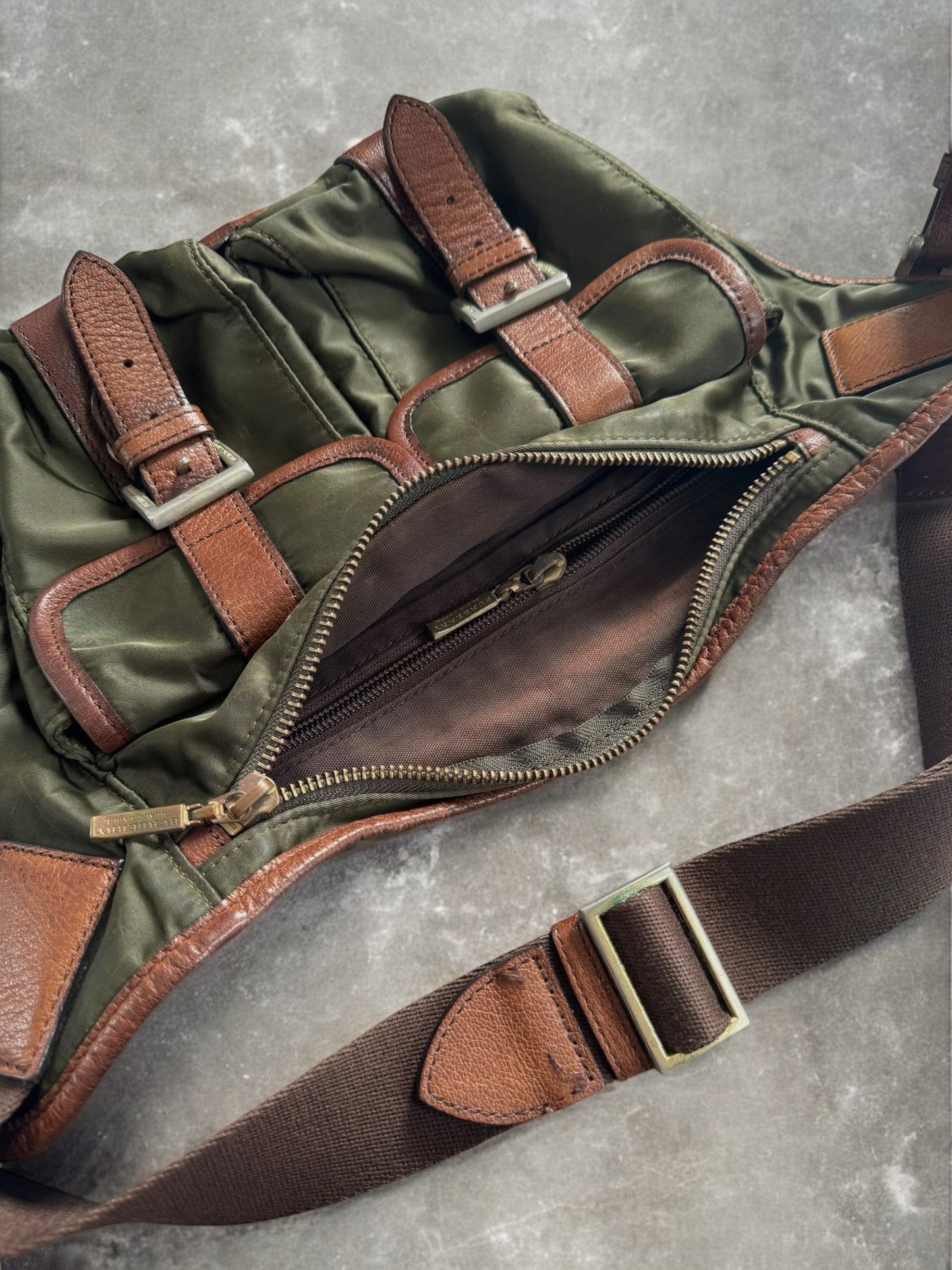 Vintage 90's Burberry leather sling bag / waist bag