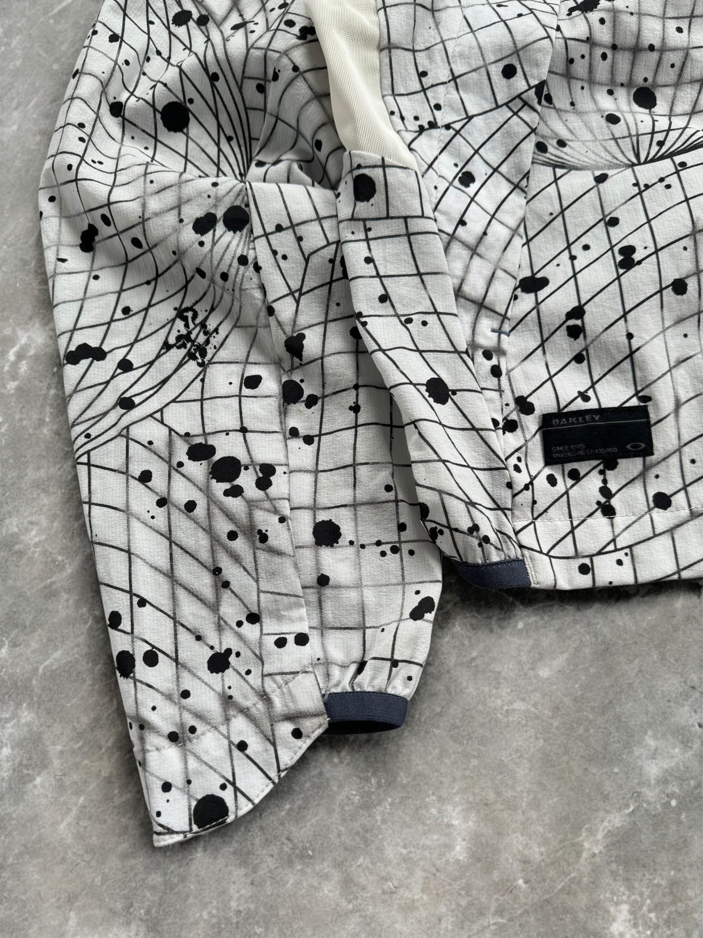 Vintage 2000's checkered snow camo Oakley technical jacket (S)