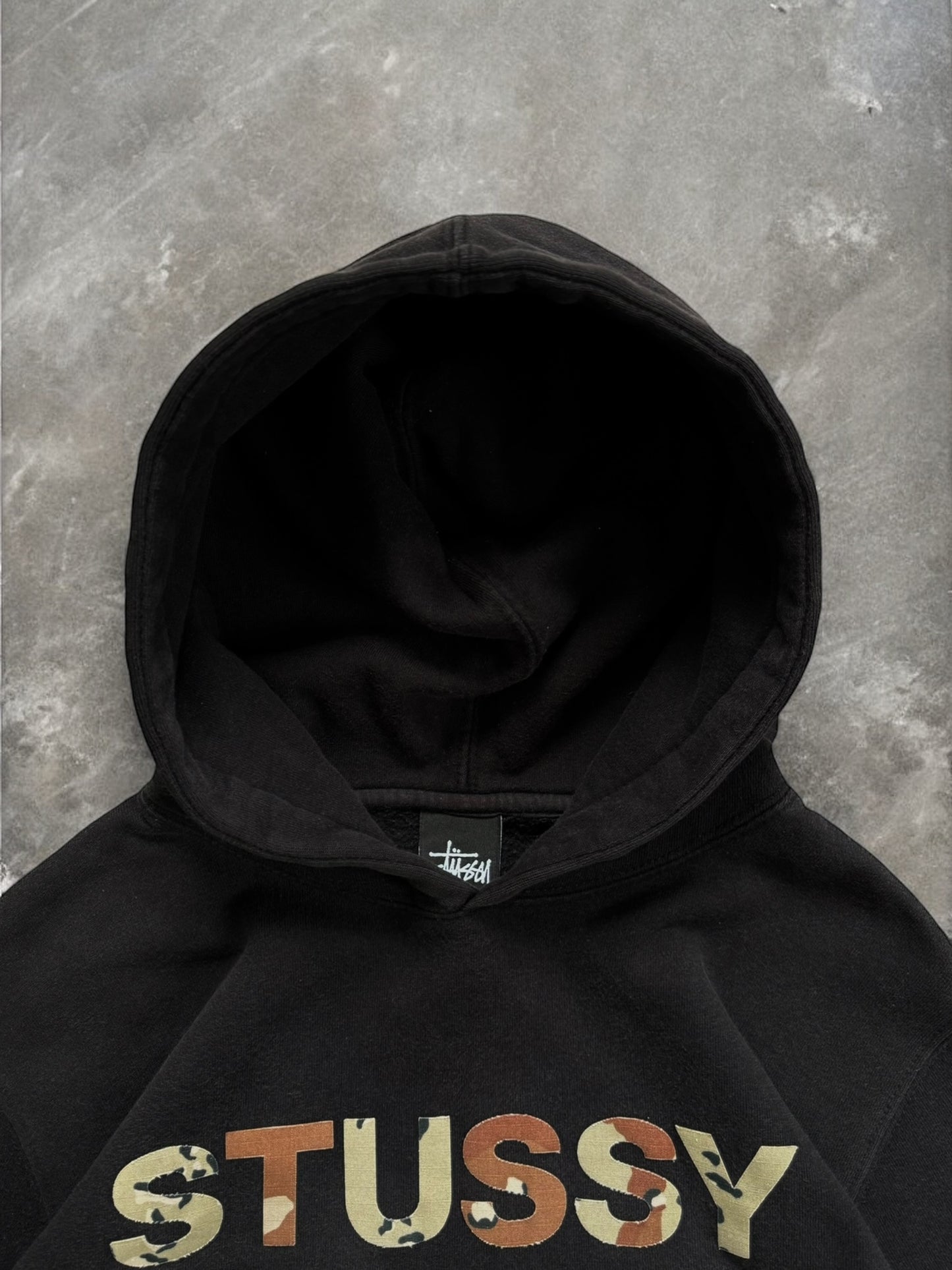 Vintage 2000's black and desert camo Stussy graphic hoodie (S)