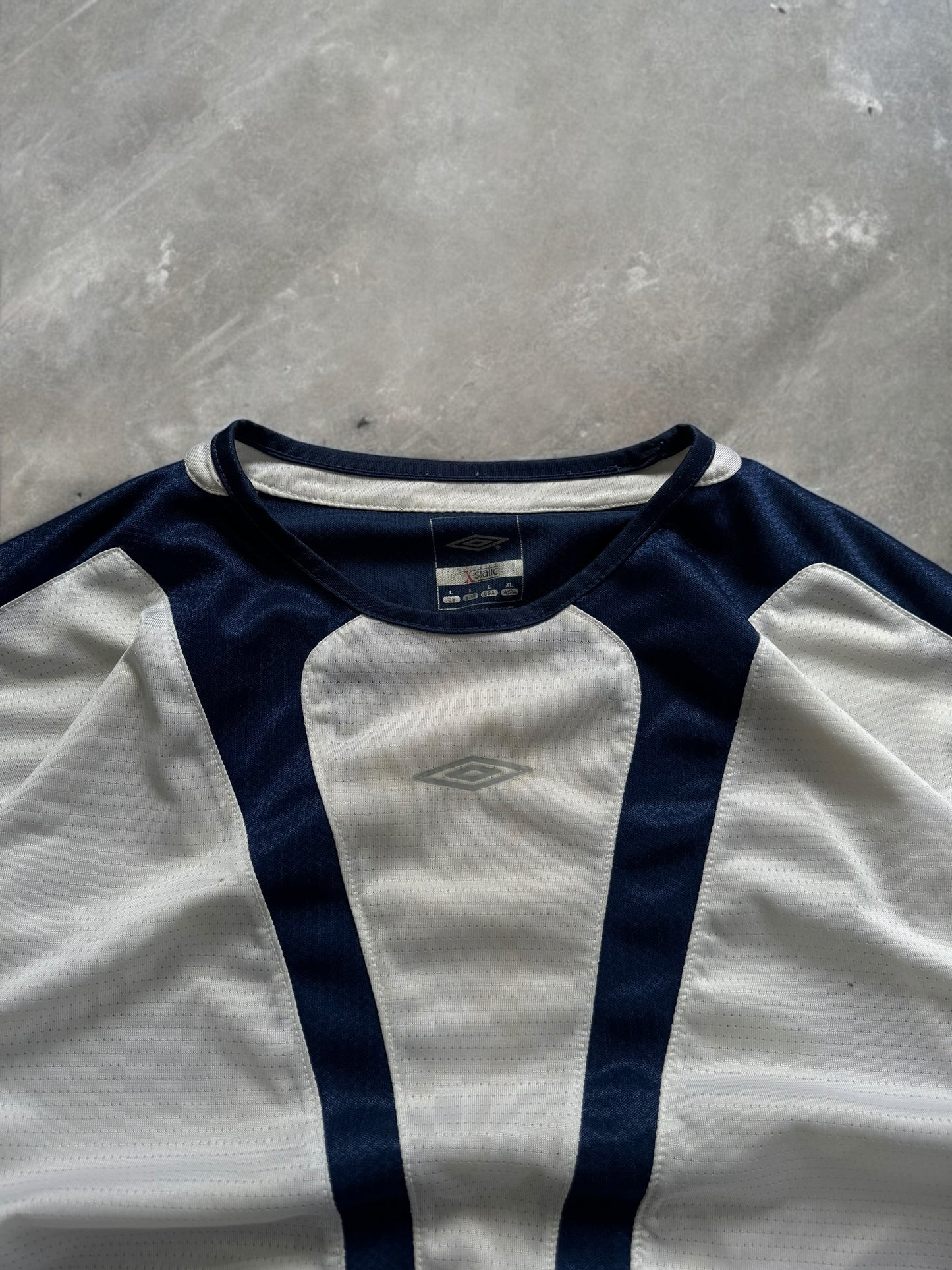 Vintage 2000's Umbro technical panelled mesh t shirt (L)